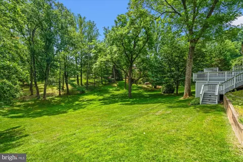 Exterior - 1033 Swinks Mill Rd, Mclean, VA 22102 photo 9 of 11