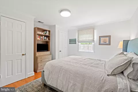Bedroom - 1033 Swinks Mill Rd, Mclean, VA 22102 photo 6 of 7