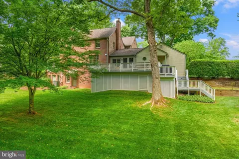 Exterior - 1033 Swinks Mill Rd, Mclean, VA 22102 photo 10 of 11