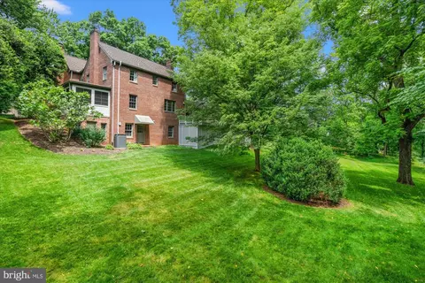 Exterior - 1033 Swinks Mill Rd, Mclean, VA 22102 photo 11 of 11