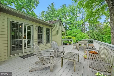 Exterior - 1033 Swinks Mill Rd, Mclean, VA 22102 photo 6 of 11