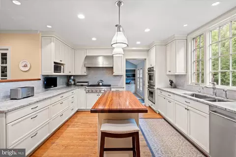 Kitchen - 1033 Swinks Mill Rd, Mclean, VA 22102 photo 2 of 4
