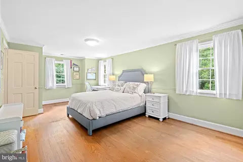 Bedroom - 1033 Swinks Mill Rd, Mclean, VA 22102 photo 4 of 7