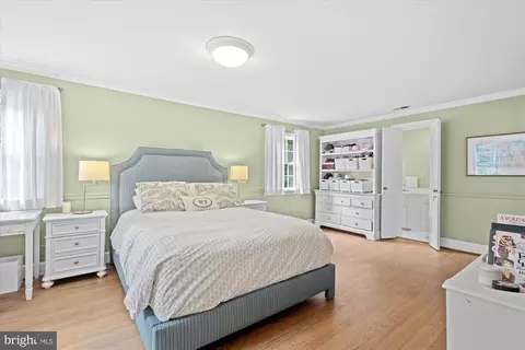 Bedroom - 1033 Swinks Mill Rd, Mclean, VA 22102 photo 5 of 7