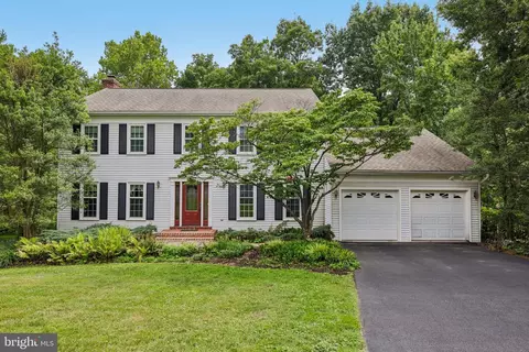2754 Copper Creek Rd, Herndon, VA 20171