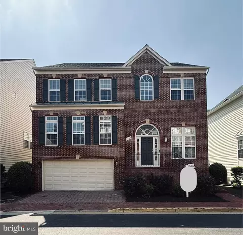 9136 Lake Parcel Dr, Fort Belvoir, VA 22060