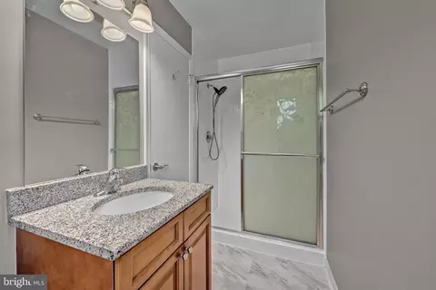 Bath - 1077 Spring Hill Rd, Mclean, VA 22102 photo 6 of 7