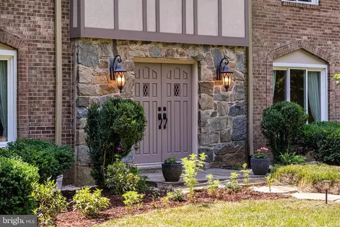 Exterior - 1077 Spring Hill Rd, Mclean, VA 22102 photo 3 of 10