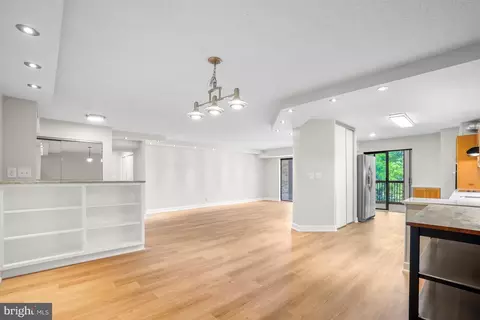 5904 Mount Eagle Dr #601, Alexandria, VA 22303
