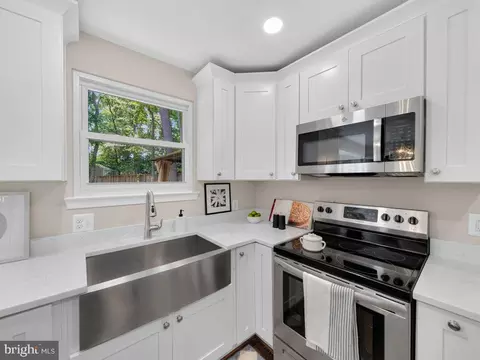Kitchen - 5502 Kings Park Dr, Springfield, VA 22151 photo 7 of 8