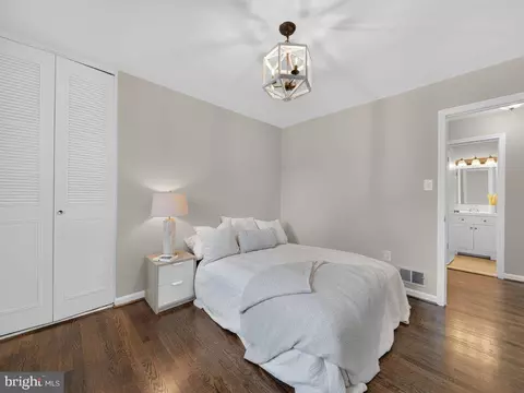 Bedroom - 5502 Kings Park Dr, Springfield, VA 22151 photo 11 of 12
