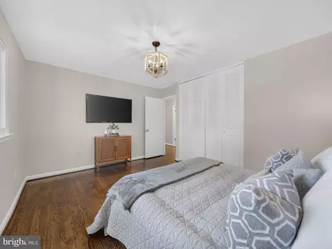 Bedroom - 5502 Kings Park Dr, Springfield, VA 22151 photo 9 of 12