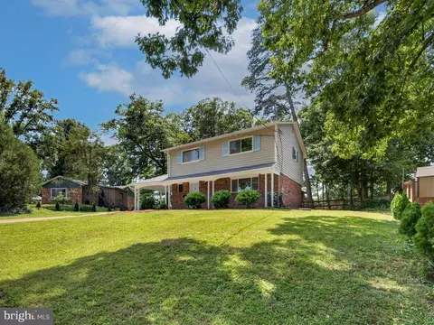 Exterior - 5502 Kings Park Dr, Springfield, VA 22151 photo 2 of 4