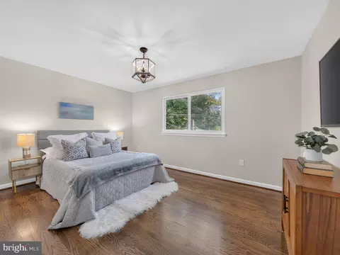 Bedroom - 5502 Kings Park Dr, Springfield, VA 22151 photo 6 of 12