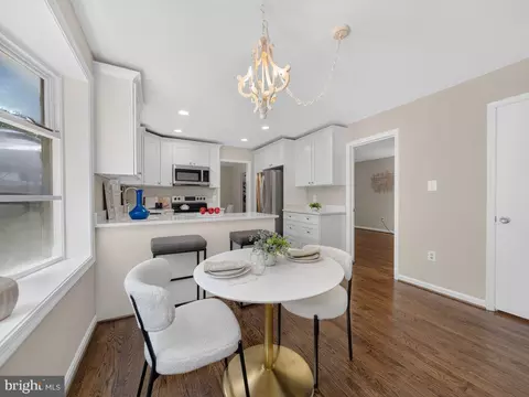 Dining - 5502 Kings Park Dr, Springfield, VA 22151 photo 5 of 6