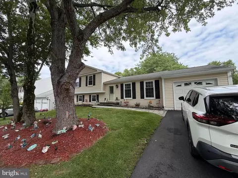 13626 Old Dairy Rd, Herndon, VA 20171