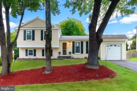 13626 Old Dairy Rd, Herndon, VA 20171