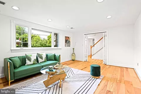 Living - 1603 Simmons Dr, Mclean, VA 22101 photo 2 of 4