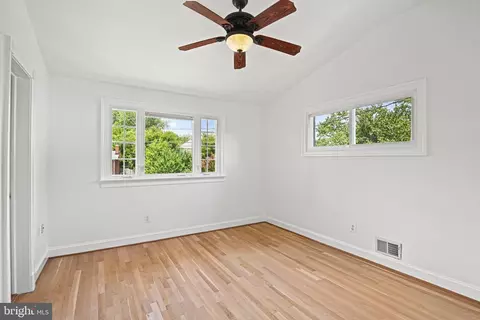 Bedroom - 1603 Simmons Dr, Mclean, VA 22101 photo 2 of 5