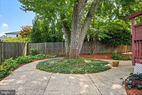 Exterior - 1603 Simmons Dr, Mclean, VA 22101 photo 13 of 16