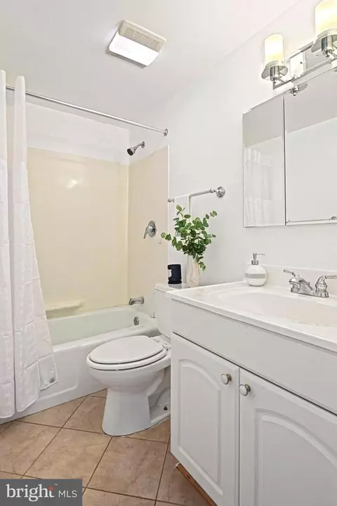 Bath - 1603 Simmons Dr, Mclean, VA 22101 photo 2 of 9