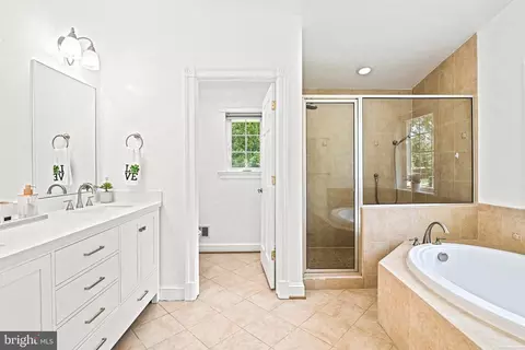 Bath - 1603 Simmons Dr, Mclean, VA 22101 photo 7 of 9