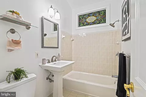 Bath - 1603 Simmons Dr, Mclean, VA 22101 photo 3 of 9