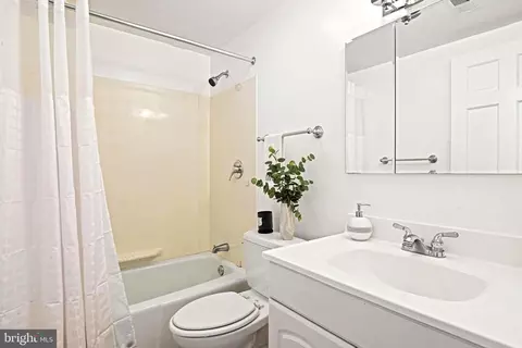 Bath - 1603 Simmons Dr, Mclean, VA 22101 photo 1 of 9