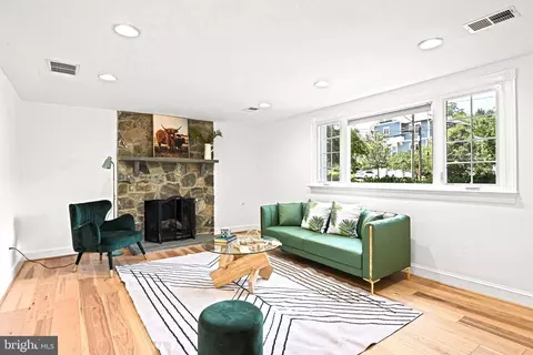 Living - 1603 Simmons Dr, Mclean, VA 22101 photo 1 of 4