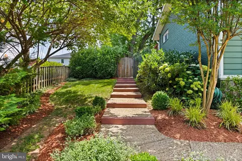 Exterior - 1603 Simmons Dr, Mclean, VA 22101 photo 4 of 16