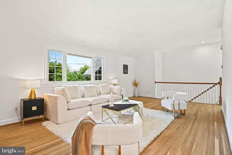 Living - 1603 Simmons Dr, Mclean, VA 22101 photo 3 of 4