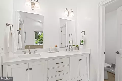 Bath - 1603 Simmons Dr, Mclean, VA 22101 photo 8 of 9