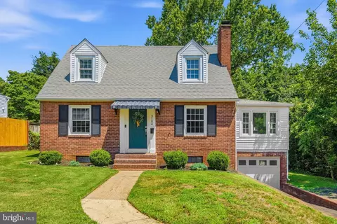 3104 Collard St, Alexandria, VA 22306