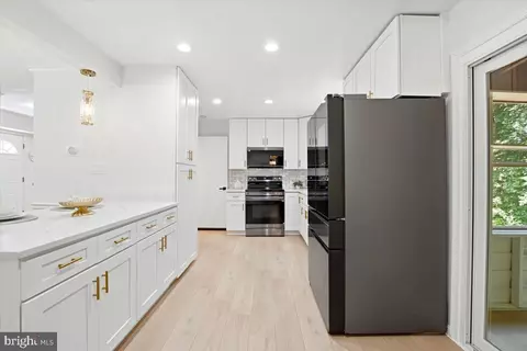 Kitchen - 6601 Reynard Dr, Springfield, VA 22152 photo 2 of 4