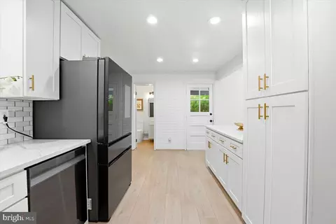 Entry Way - 6601 Reynard Dr, Springfield, VA 22152 photo 1 of 3