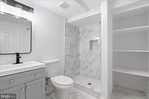 Bath - 6601 Reynard Dr, Springfield, VA 22152 photo 5 of 6