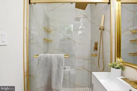 Bath - 6601 Reynard Dr, Springfield, VA 22152 photo 4 of 6