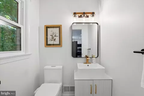 Bath - 6601 Reynard Dr, Springfield, VA 22152 photo 1 of 6