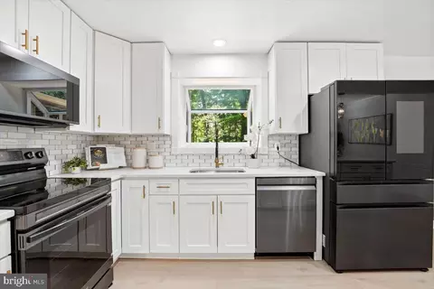 Kitchen - 6601 Reynard Dr, Springfield, VA 22152 photo 4 of 4