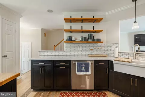 6700 Jenny Leigh Ct, Centreville, VA 20121