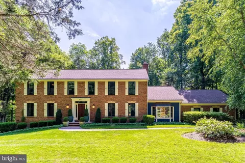401 Seneca Rd, Great Falls, VA 22066