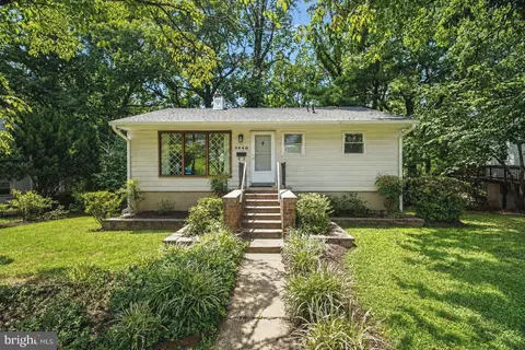 3840 Pinewood Ter, Falls Church, VA 22041