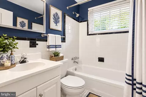 Bath - 7314 Foxe Pl, Springfield, VA 22151 photo 2 of 2