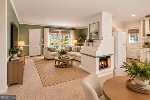 Living - 7314 Foxe Pl, Springfield, VA 22151 photo 4 of 9