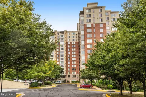 2726 Gallows Rd #417, Vienna, VA 22180