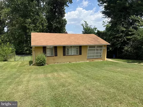 6404 Maplewood Dr, Falls Church, VA 22041
