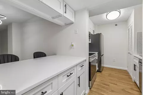 Kitchen - 1808 Old Meadow Rd #418, Mclean, VA 22102 photo 2 of 2