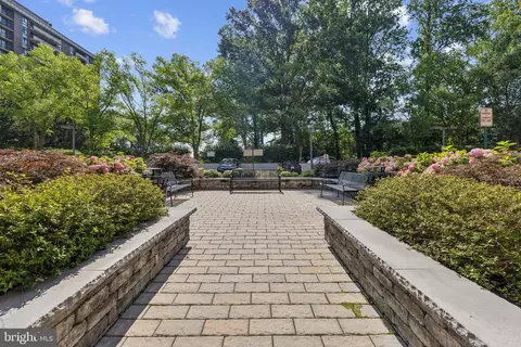 Exterior - 1808 Old Meadow Rd #418, Mclean, VA 22102 photo 2 of 4