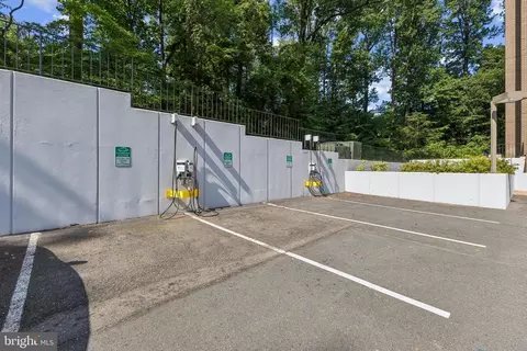 Exterior - 1808 Old Meadow Rd #418, Mclean, VA 22102 photo 3 of 4