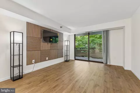 Living - 1808 Old Meadow Rd #418, Mclean, VA 22102 photo 1 of 5